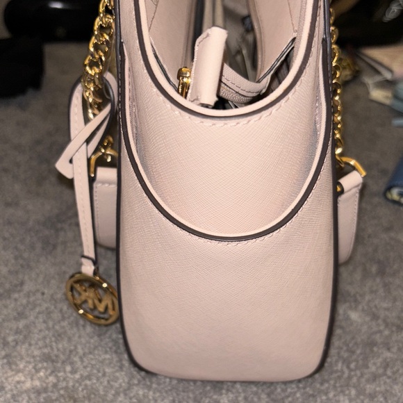 Michael Kors Blush Shoulder Bag with Gold Accents - Picture 4 of 8